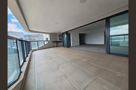 Apartamento à venda com 227m², 3 quartos e 4 vagas Apartamento à venda com 227m², 3 quartos e 4 vagasSacada