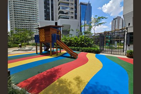 Apartamento à venda com 227m², 3 quartos e 4 vagas Apartamento à venda com 227m², 3 quartos e 4 vagasÁrea comum - Playground