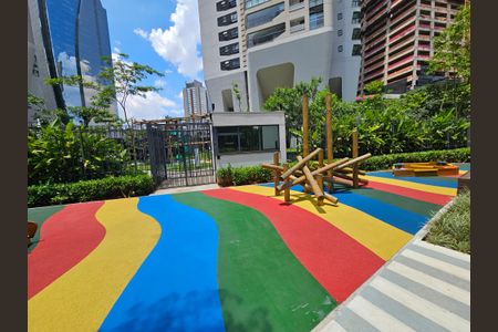 Apartamento à venda com 227m², 3 quartos e 4 vagas Apartamento à venda com 227m², 3 quartos e 4 vagasÁrea comum - Playground