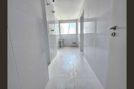 Apartamento à venda com 227m², 3 quartos e 4 vagas Apartamento à venda com 227m², 3 quartos e 4 vagasÁrea de Serviço