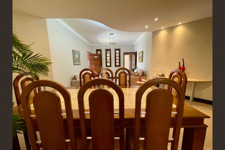 Casa à venda com 360m², 3 quartos e 4 vagas