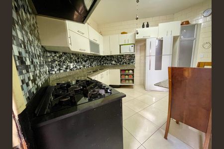 Casa à venda com 360m², 3 quartos e 4 vagas