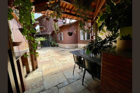 Casa à venda com 360m², 3 quartos e 4 vagas