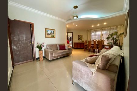 Casa à venda com 360m², 3 quartos e 4 vagas