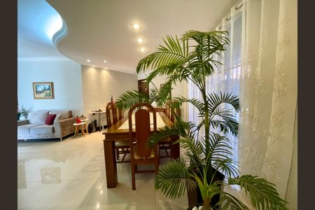 Casa à venda com 360m², 3 quartos e 4 vagas