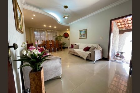 Casa à venda com 360m², 3 quartos e 4 vagas