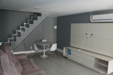 Sala de casa para alugar com 2 quartos, 150m² em Luz, Nova Iguaçu