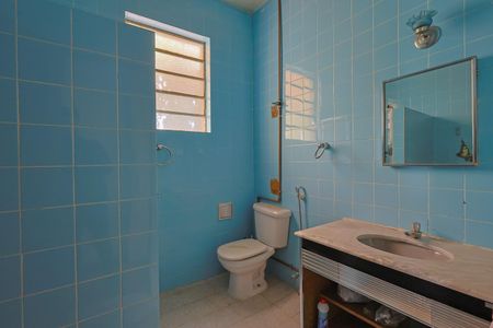 Casa à venda com 223m², 5 quartos e 10 vagas Casa à venda com 223m², 5 quartos e 10 vagasBanheiro 2