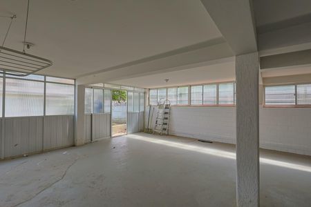 Casa à venda com 223m², 5 quartos e 10 vagas Casa à venda com 223m², 5 quartos e 10 vagasÁrea de Serviço