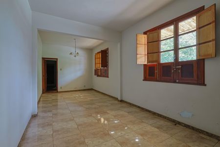 Sala de casa à venda com 5 quartos, 223m² em Pompéia, Belo Horizonte