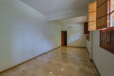 Casa à venda com 223m², 5 quartos e 10 vagas Casa à venda com 223m², 5 quartos e 10 vagasSala