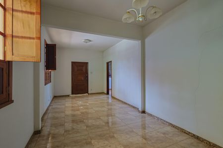 Sala de casa à venda com 5 quartos, 223m² em Pompéia, Belo Horizonte
