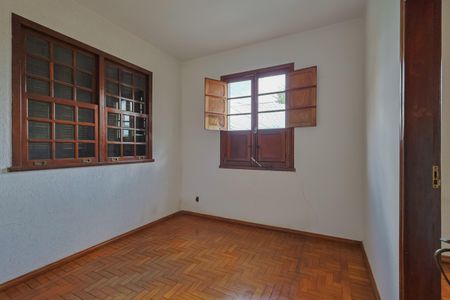 Casa à venda com 223m², 5 quartos e 10 vagas Casa à venda com 223m², 5 quartos e 10 vagasQuarto 1