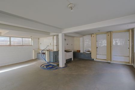 Casa à venda com 223m², 5 quartos e 10 vagas Casa à venda com 223m², 5 quartos e 10 vagasÁrea de Serviço