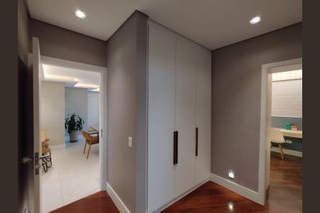 Apartamento à venda com 150m², 3 quartos e 2 vagasCorredor 