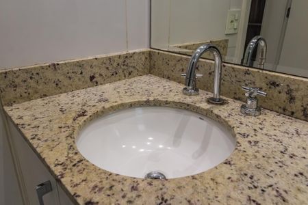 Apartamento para alugar com 208m², 3 quartos e 3 vagasBanheiro da Suíte 1