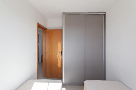 Apartamento à venda com 100m², 2 quartos e 2 vagasQuarto 2