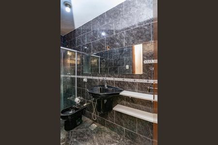 Casa para alugar com 300m², 3 quartos e 4 vagasBanheiro social