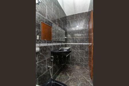 Casa para alugar com 300m², 3 quartos e 4 vagasBanheiro social