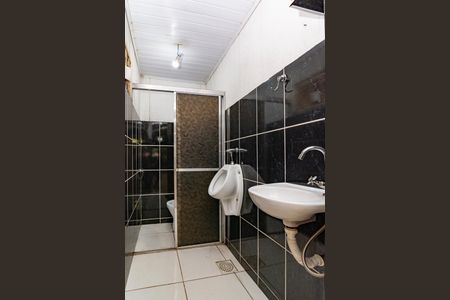 Casa para alugar com 300m², 3 quartos e 4 vagasBanheiro de serviço