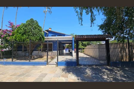 Casa à venda com 352m², 3 quartos e 3 vagas Casa à venda com 352m², 3 quartos e 3 vagasFachada