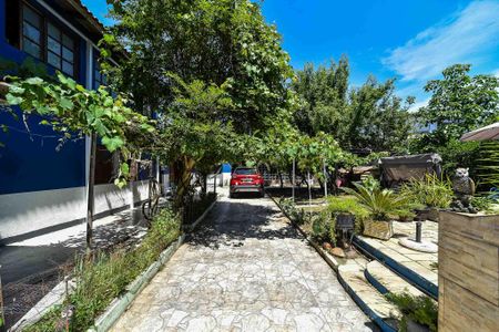 Casa à venda com 352m², 3 quartos e 3 vagas Casa à venda com 352m², 3 quartos e 3 vagasEntrada Garagem