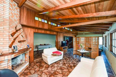 Casa à venda com 352m², 3 quartos e 3 vagas Casa à venda com 352m², 3 quartos e 3 vagasSalão de Festas