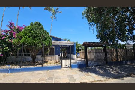 Casa à venda com 352m², 3 quartos e 3 vagas Casa à venda com 352m², 3 quartos e 3 vagasFachada