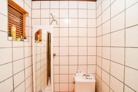 Casa à venda com 352m², 3 quartos e 3 vagas Casa à venda com 352m², 3 quartos e 3 vagasBanheiro de Serviço