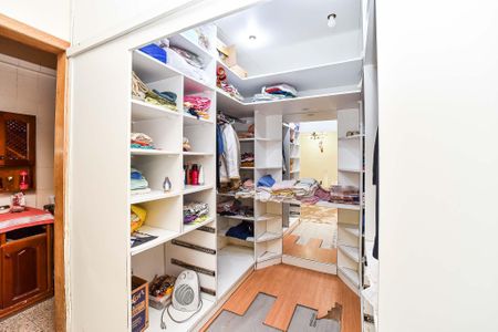 Casa à venda com 352m², 3 quartos e 3 vagas Casa à venda com 352m², 3 quartos e 3 vagasCloset da Suíte