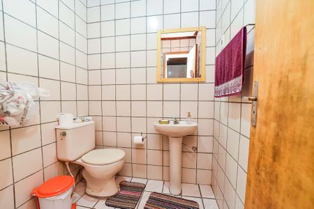 Casa à venda com 352m², 3 quartos e 3 vagas Casa à venda com 352m², 3 quartos e 3 vagasBanheiro de Serviço