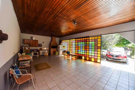 Casa à venda com 352m², 3 quartos e 3 vagas Casa à venda com 352m², 3 quartos e 3 vagasGaragem