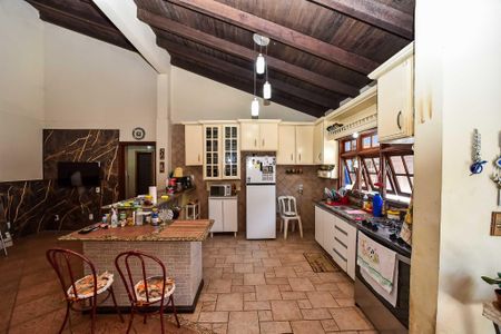 Casa à venda com 352m², 3 quartos e 3 vagas Casa à venda com 352m², 3 quartos e 3 vagasCozinha