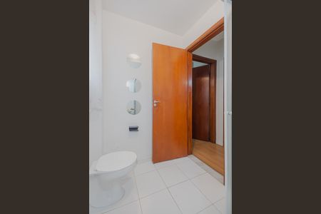 Apartamento para alugar com 2486m², 2 quartos e sem vaga Apartamento para alugar com 2486m², 2 quartos e sem vagaBanheiro