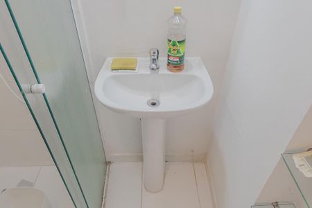 Apartamento para alugar com 2486m², 2 quartos e sem vaga Apartamento para alugar com 2486m², 2 quartos e sem vagaBanheiro