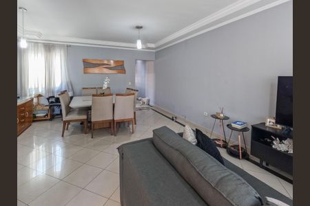 Casa à venda com 256m², 3 quartos e 6 vagas