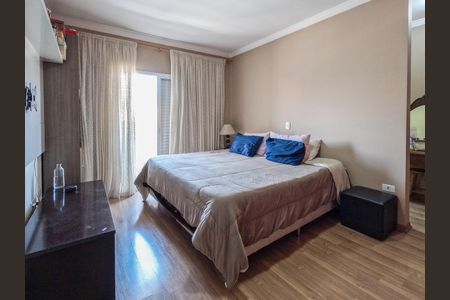 Casa à venda com 256m², 3 quartos e 6 vagas