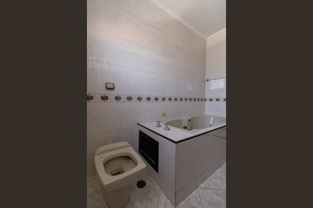 Casa para alugar com 250m², 3 quartos e 4 vagas Casa para alugar com 250m², 3 quartos e 4 vagasBanheiro Suíte