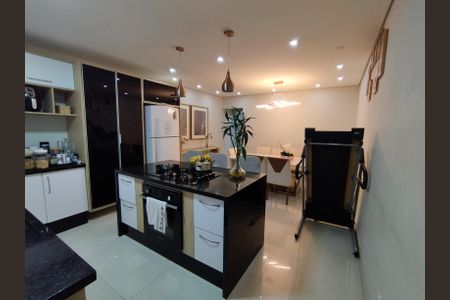 Casa à venda com 130m², 3 quartos e 2 vagas Casa à venda com 130m², 3 quartos e 2 vagasCozinha - Armários