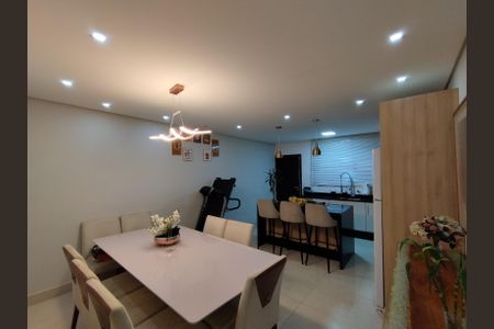 Casa à venda com 130m², 3 quartos e 2 vagas Casa à venda com 130m², 3 quartos e 2 vagasCozinha - Armários