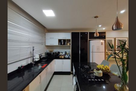 Casa à venda com 130m², 3 quartos e 2 vagas Casa à venda com 130m², 3 quartos e 2 vagasCozinha - Armários