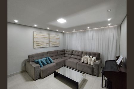 Casa à venda com 130m², 3 quartos e 2 vagas Casa à venda com 130m², 3 quartos e 2 vagasSala