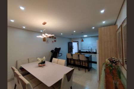 Casa à venda com 130m², 3 quartos e 2 vagas Casa à venda com 130m², 3 quartos e 2 vagasCozinha - Armários