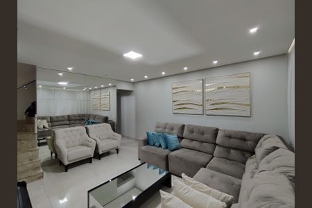 Casa à venda com 130m², 3 quartos e 2 vagas Casa à venda com 130m², 3 quartos e 2 vagasSala