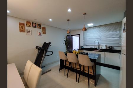 Casa à venda com 130m², 3 quartos e 2 vagas Casa à venda com 130m², 3 quartos e 2 vagasCozinha - Armários