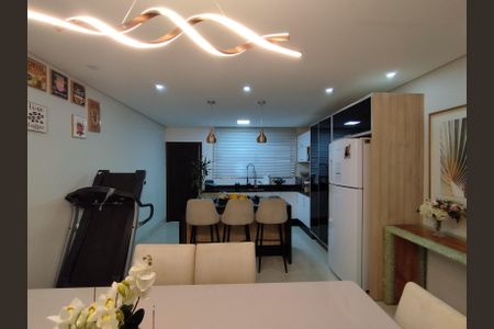 Casa à venda com 130m², 3 quartos e 2 vagas Casa à venda com 130m², 3 quartos e 2 vagasCozinha - Armários