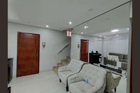 Casa à venda com 130m², 3 quartos e 2 vagas Casa à venda com 130m², 3 quartos e 2 vagasSala