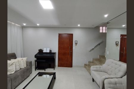 Casa à venda com 130m², 3 quartos e 2 vagas Casa à venda com 130m², 3 quartos e 2 vagasSala