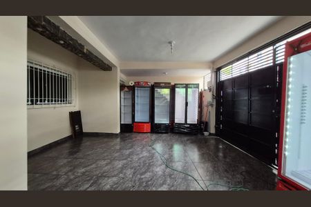 Casa à venda com 200m², 2 quartos e 2 vagas Casa à venda com 200m², 2 quartos e 2 vagasGaragem