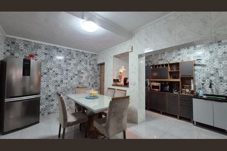 Casa à venda com 200m², 2 quartos e 2 vagas Casa à venda com 200m², 2 quartos e 2 vagasCozinha